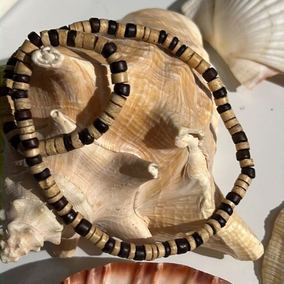 Charming Stretch Wood Bead Necklace - Effortless Elegance - Picture 8 of 9